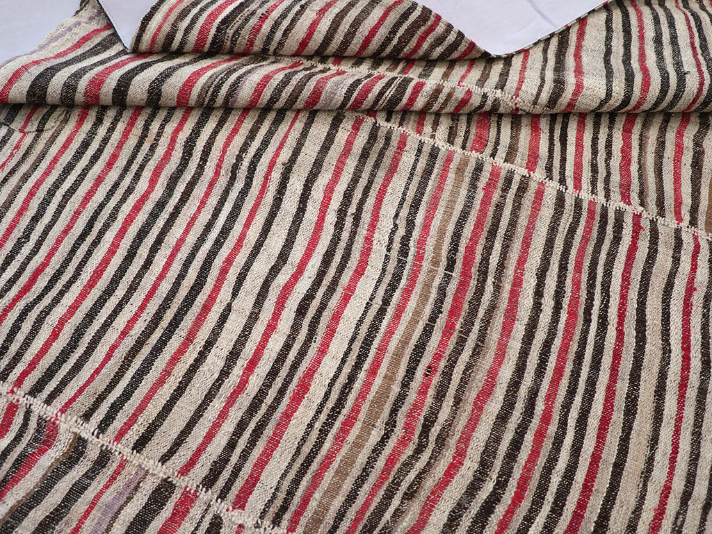 Vintage Persian Flatweave Kilim Accent Rug, No.32432 - Galerie Shabab
