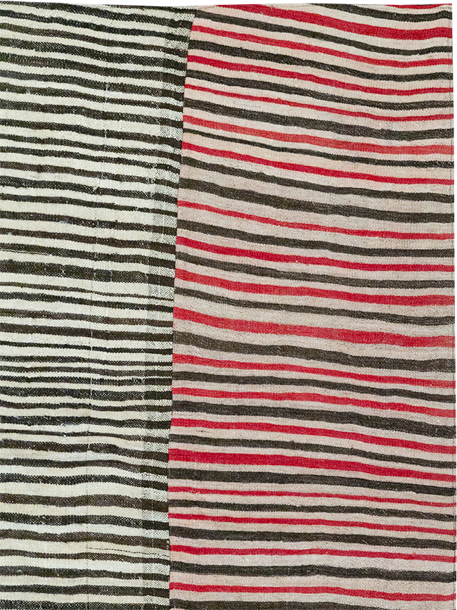 Vintage Persian Flatweave Kilim Room Size Carpet, No.32434 - Galerie Shabab