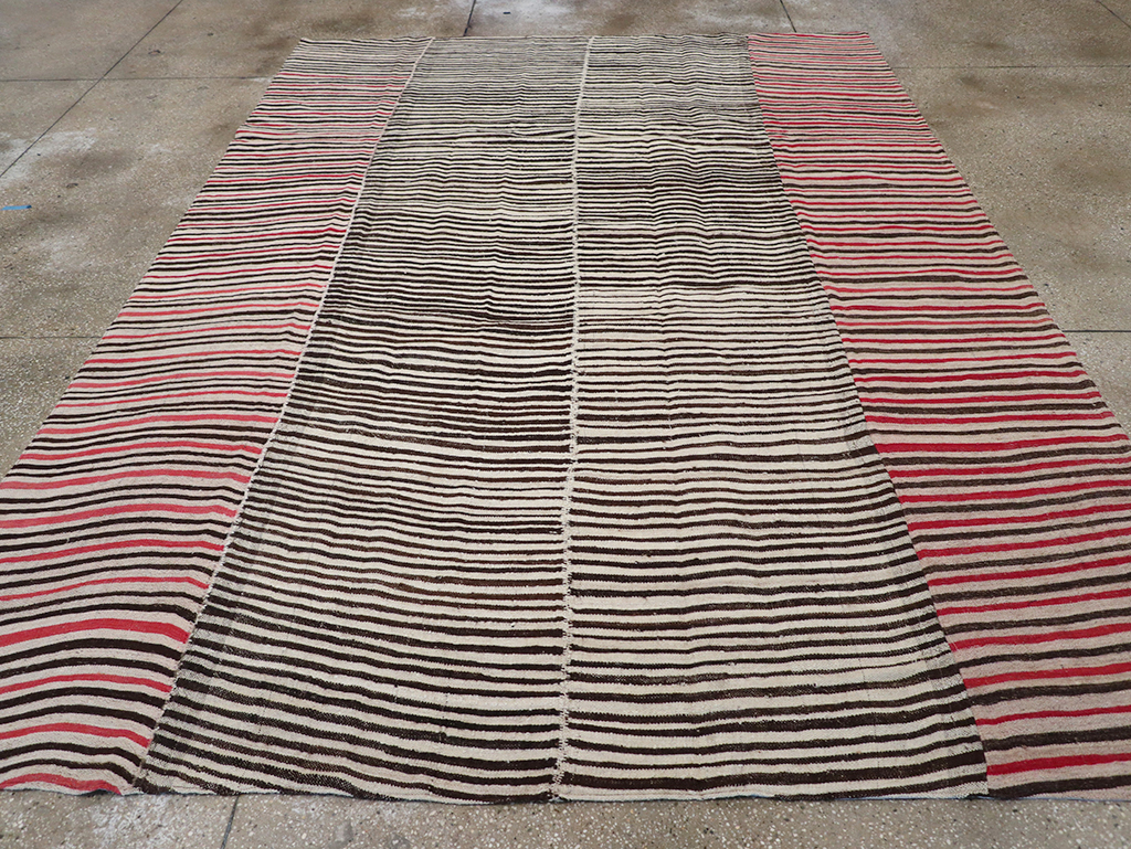 Vintage Persian Flatweave Kilim Room Size Carpet, No.32434 - Galerie Shabab