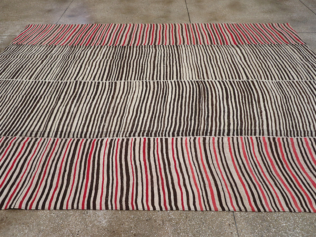 Vintage Persian Flatweave Kilim Room Size Carpet, No.32434 - Galerie Shabab