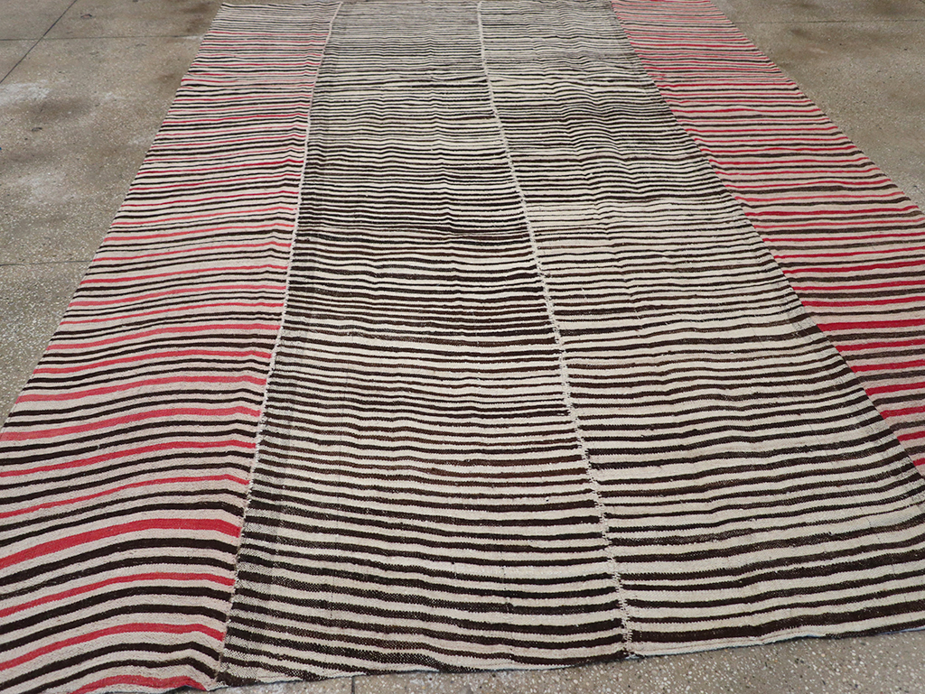 Vintage Persian Flatweave Kilim Room Size Carpet, No.32434 - Galerie Shabab