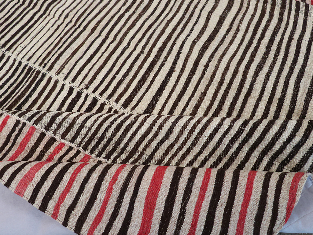 Vintage Persian Flatweave Kilim Room Size Carpet, No.32434 - Galerie Shabab