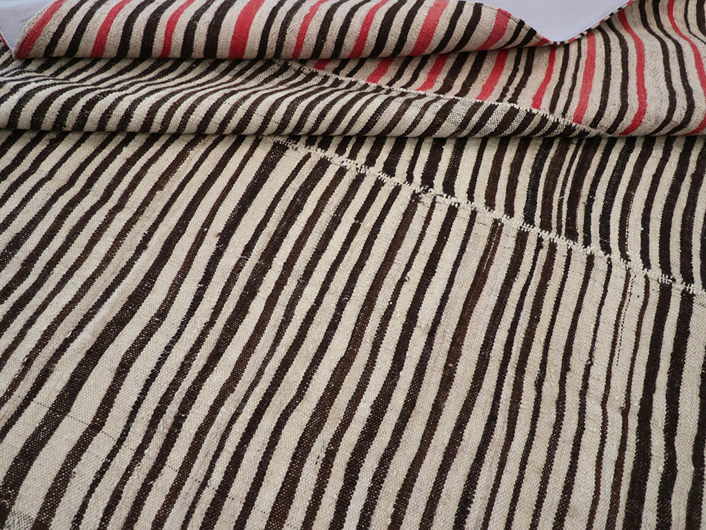 Vintage Persian Flatweave Kilim Room Size Carpet, No.32434 - Galerie Shabab