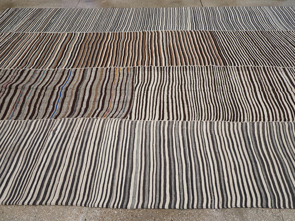 Vintage Persian Flatweave Kilim Room Size Carpet, No.32435 - Galerie Shabab