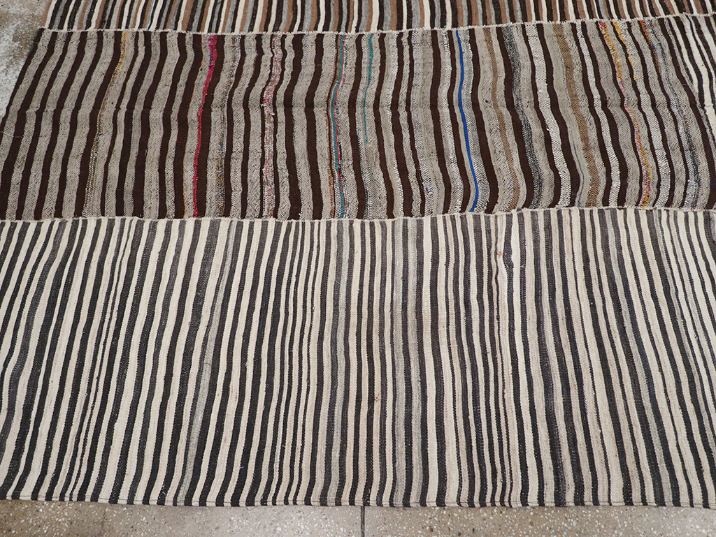 Vintage Persian Flatweave Kilim Room Size Carpet, No.32435 - Galerie Shabab