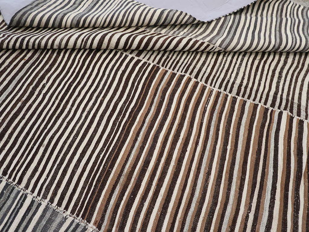 Vintage Persian Flatweave Kilim Room Size Carpet, No.32435 - Galerie Shabab