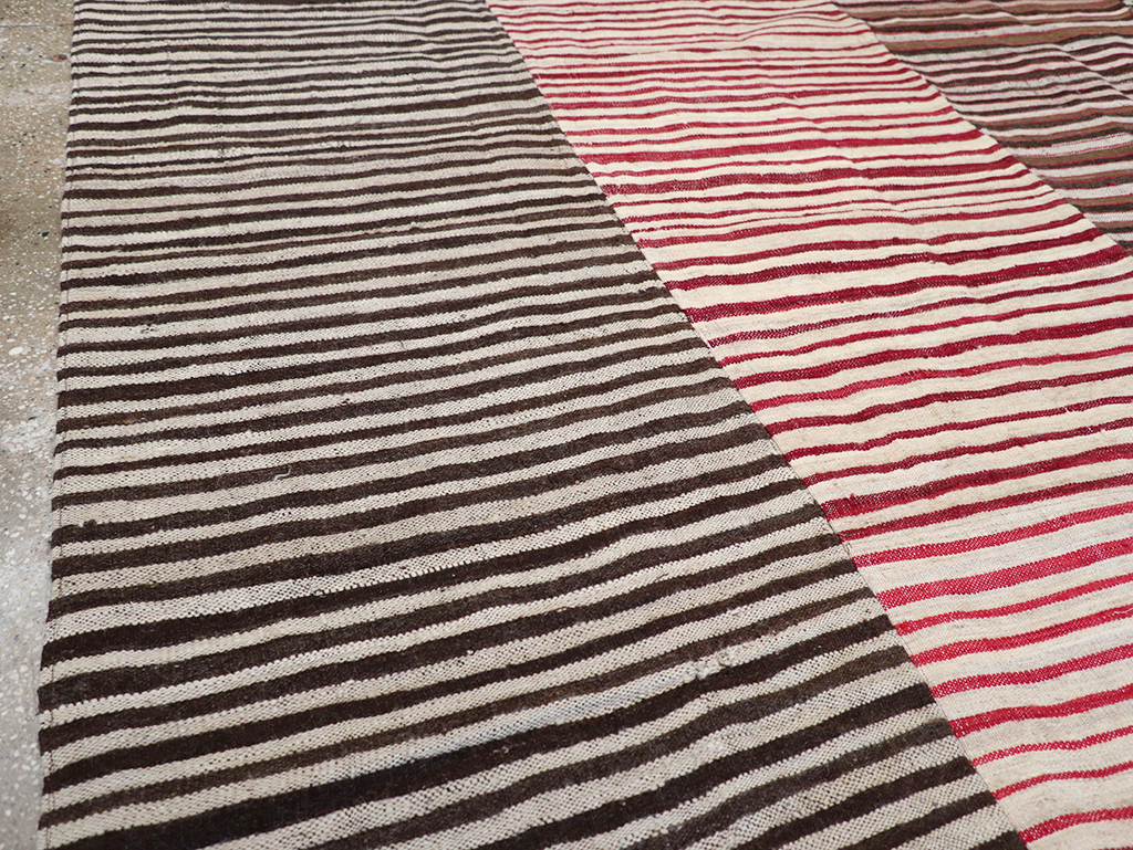 Vintage Persian Flatweave Kilim Room Size Carpet, No.32436 - Galerie Shabab