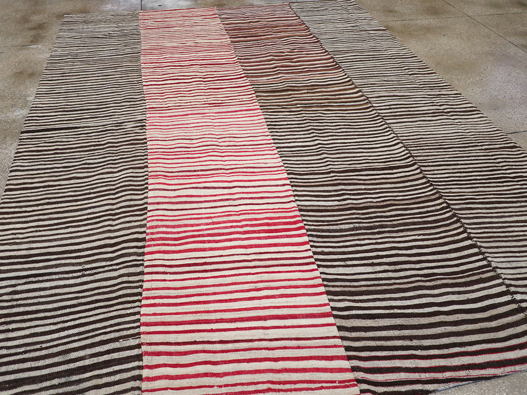 Vintage Persian Flatweave Kilim Room Size Carpet, No.32436 - Galerie Shabab