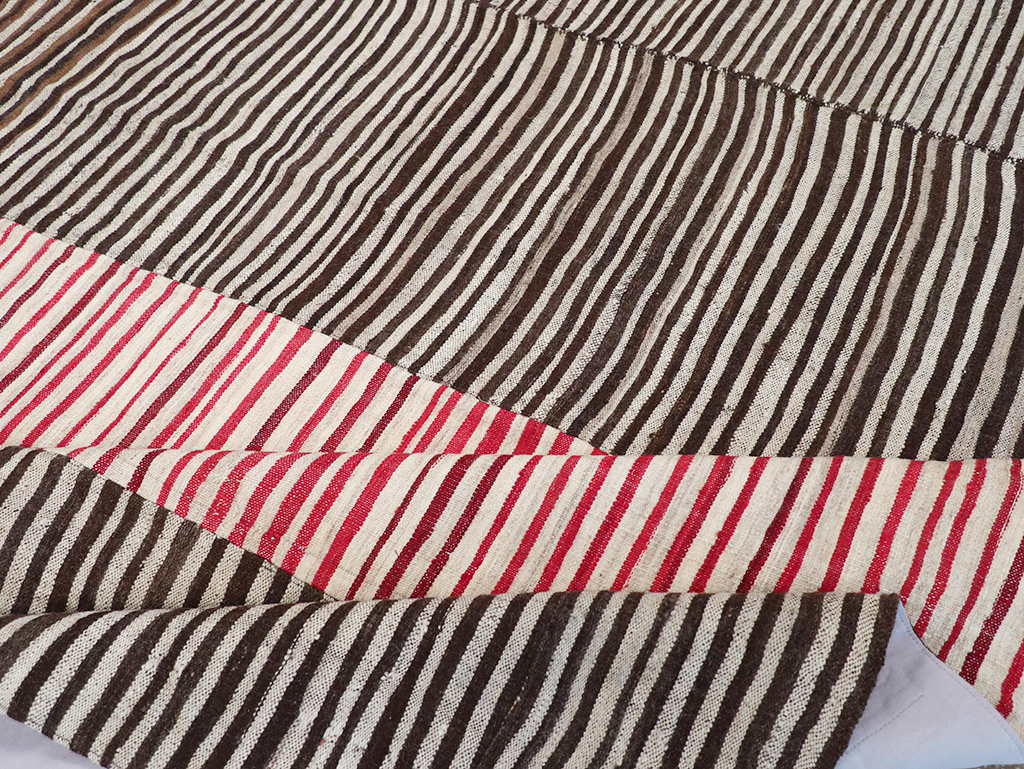 Vintage Persian Flatweave Kilim Room Size Carpet, No.32436 - Galerie Shabab