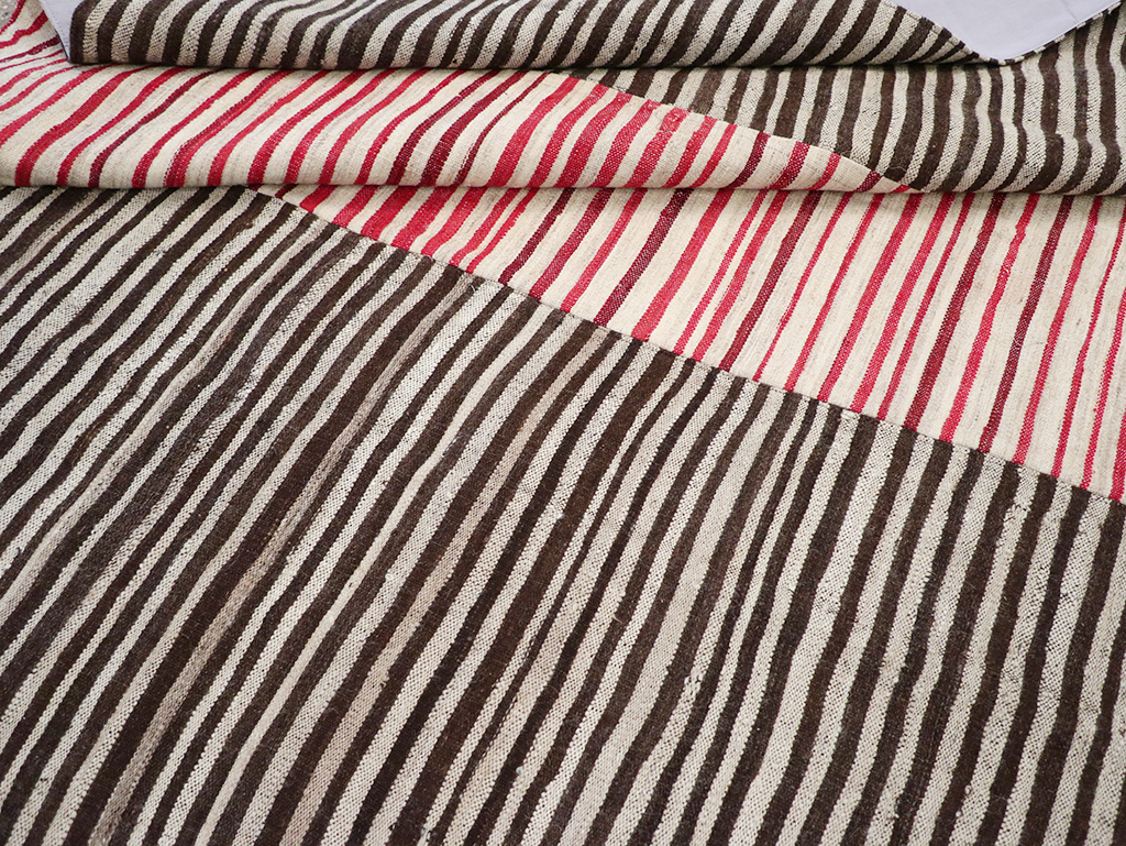 Vintage Persian Flatweave Kilim Room Size Carpet, No.32436 - Galerie Shabab