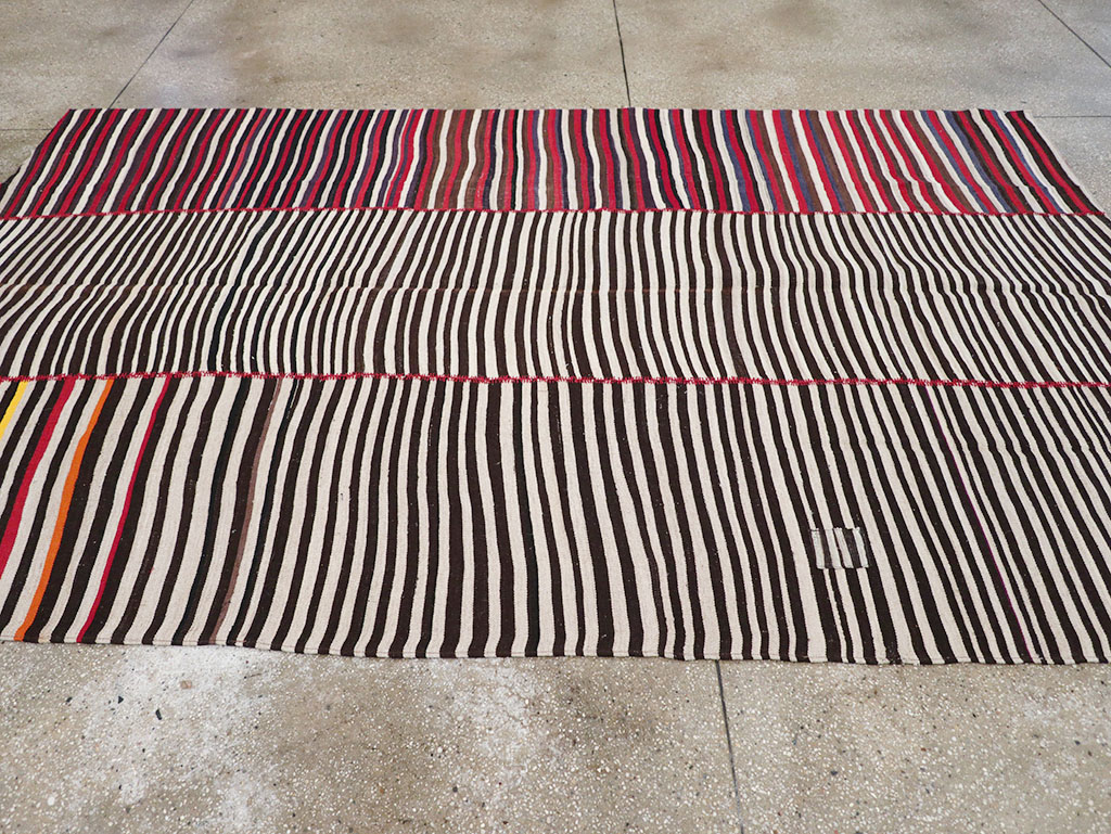 Vintage Persian Flatweave Kilim Accent Carpet, No.32438 - Galerie Shabab