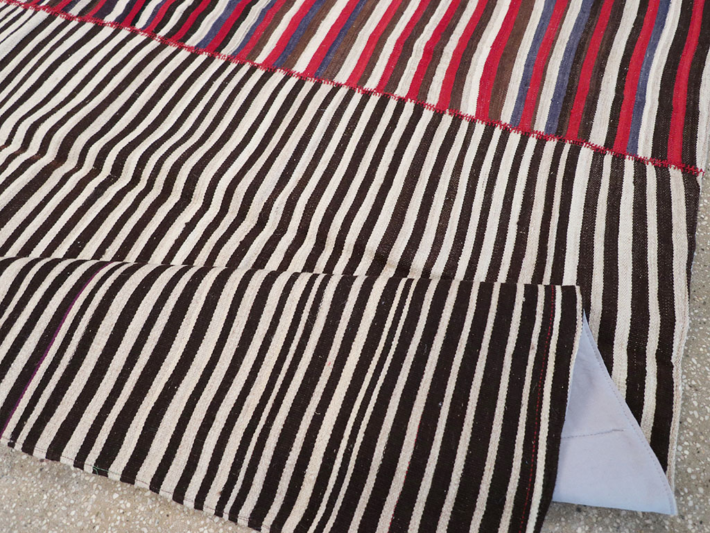 Vintage Persian Flatweave Kilim Accent Carpet, No.32438 - Galerie Shabab