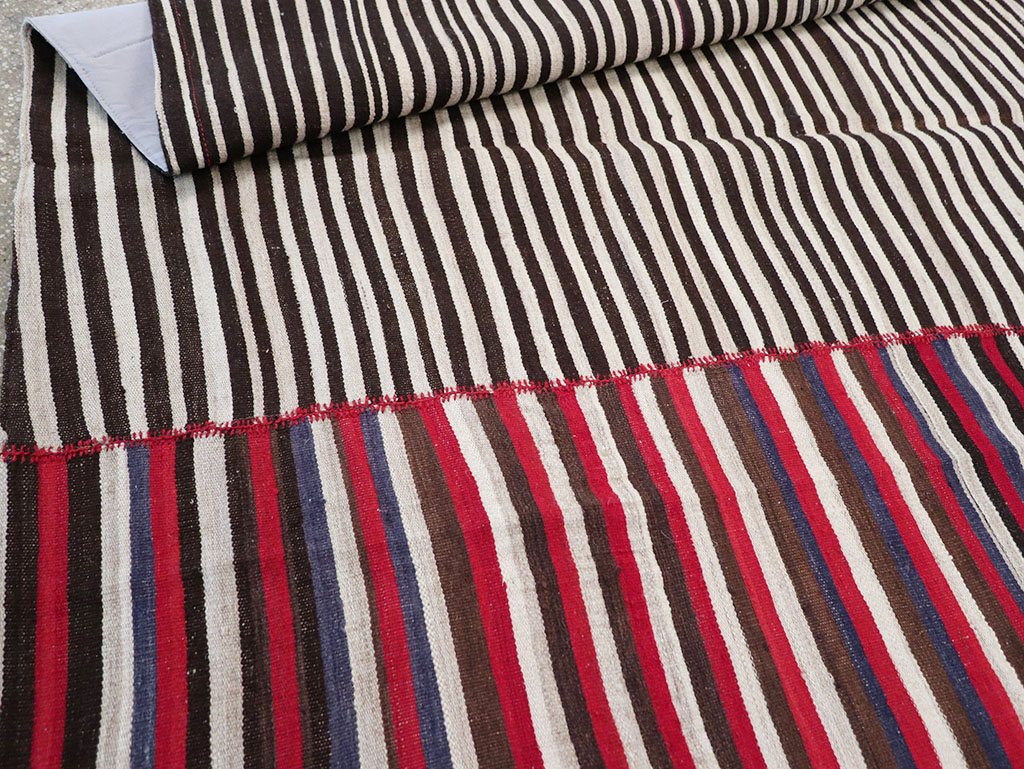 Vintage Persian Flatweave Kilim Accent Carpet, No.32438 - Galerie Shabab