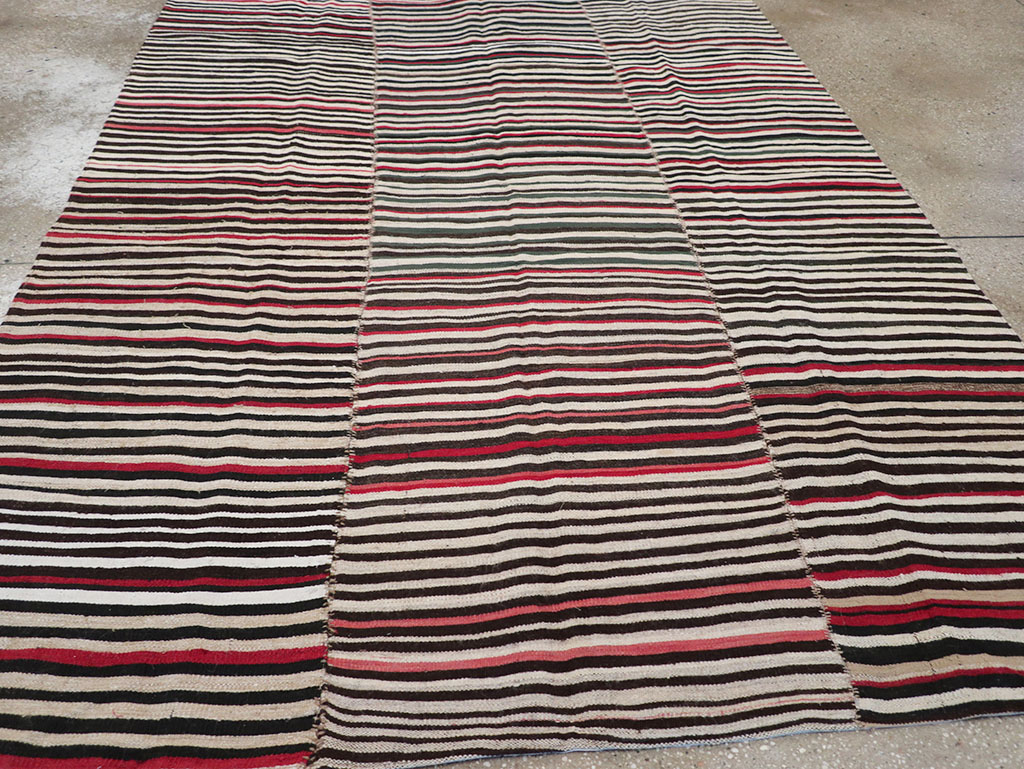 Vintage Persian Flatweave Kilim Accent Rug, No.32439 - Galerie Shabab