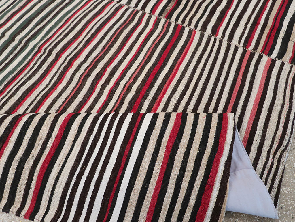 Vintage Persian Flatweave Kilim Accent Rug, No.32439 - Galerie Shabab