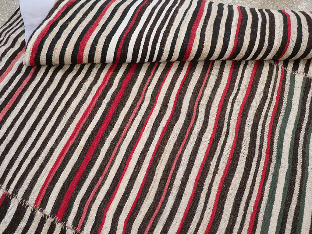 Vintage Persian Flatweave Kilim Accent Rug, No.32439 - Galerie Shabab