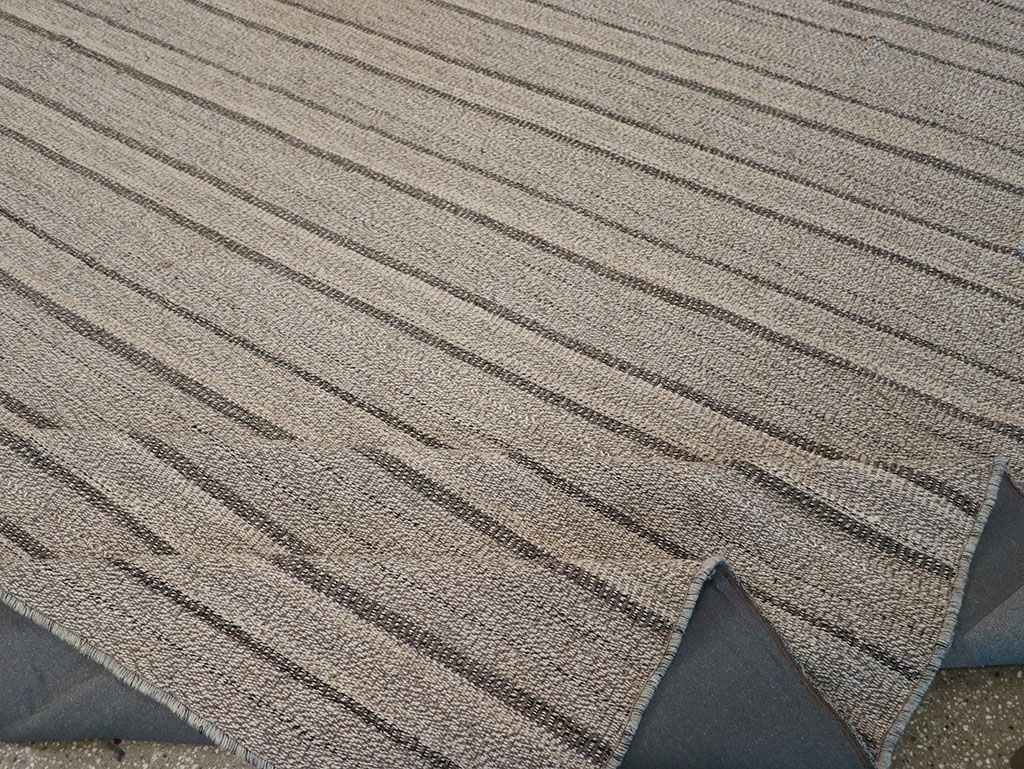 Modern Persian Flatweave Kilim Room Size Carpet, No.32445 - Galerie Shabab