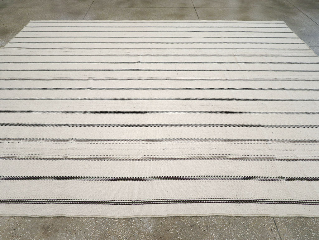 Vintage Persian Flatweave Kilim Room Size Carpet, No.32455 - Galerie Shabab