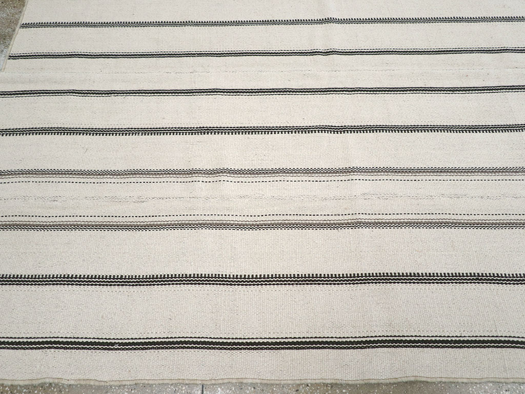 Vintage Persian Flatweave Kilim Room Size Carpet, No.32455 - Galerie Shabab