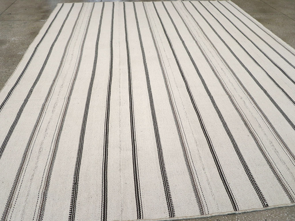 Vintage Persian Flatweave Kilim Room Size Carpet, No.32455 - Galerie Shabab