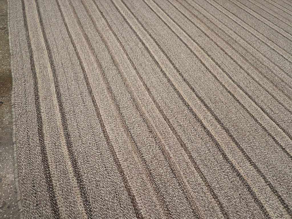 Modern Turkish Flatweave Kilim Room Size Carpet, No.32457 - Galerie Shabab