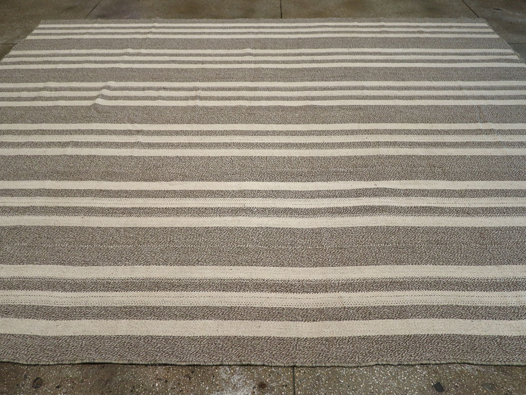 Modern Turkish Flatweave Kilim Room Size Carpet, No.32458 - Galerie Shabab