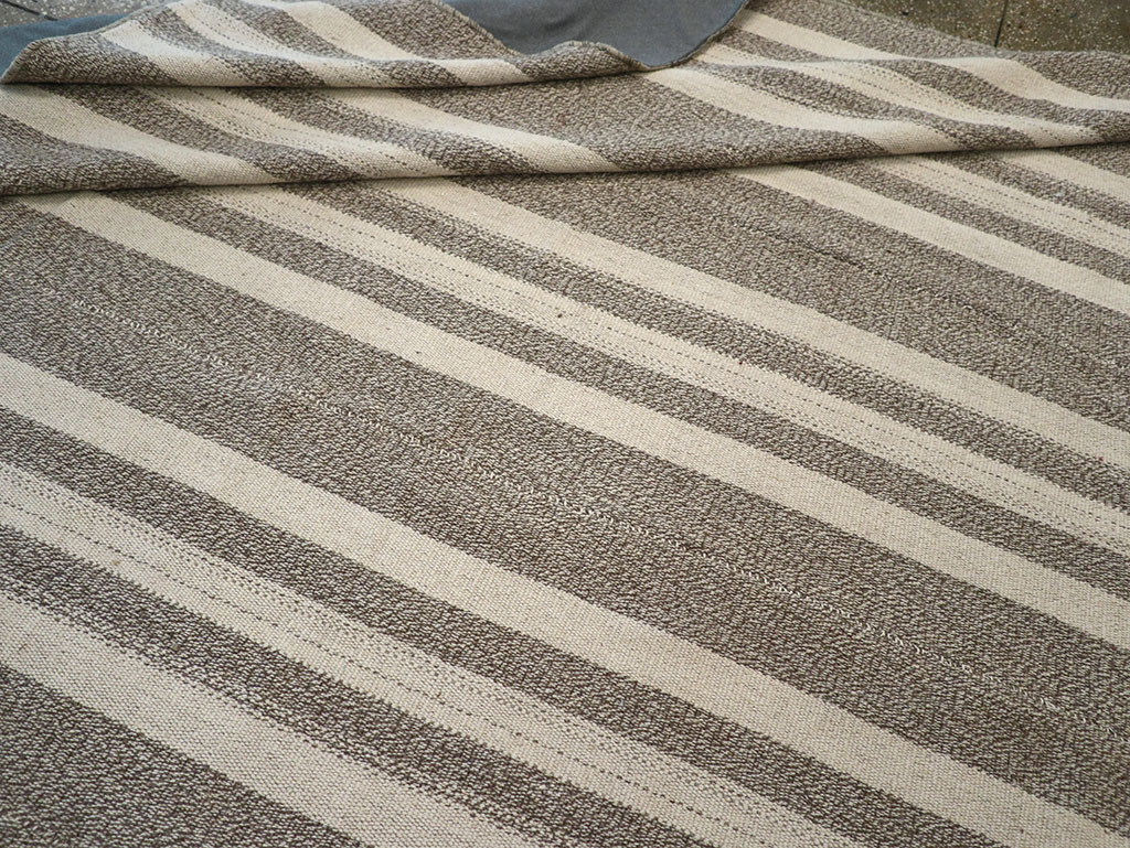 Modern Turkish Flatweave Kilim Room Size Carpet, No.32458 - Galerie Shabab