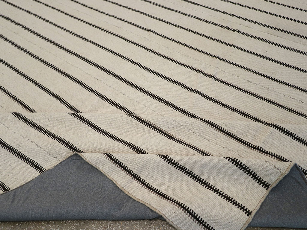 Modern Turkish Flatweave Kilim Large Carpet, No.32460 - Galerie Shabab