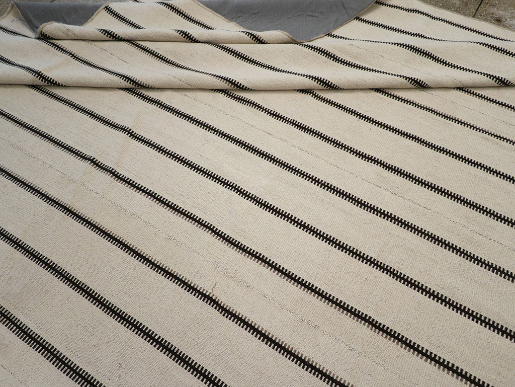 Modern Turkish Flatweave Kilim Large Carpet, No.32460 - Galerie Shabab