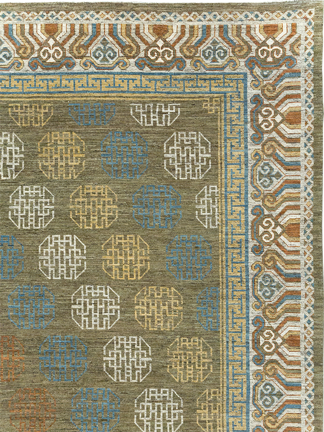 Modern East Turkestan Khotan Room Size Carpet, No.32476 - Galerie Shabab