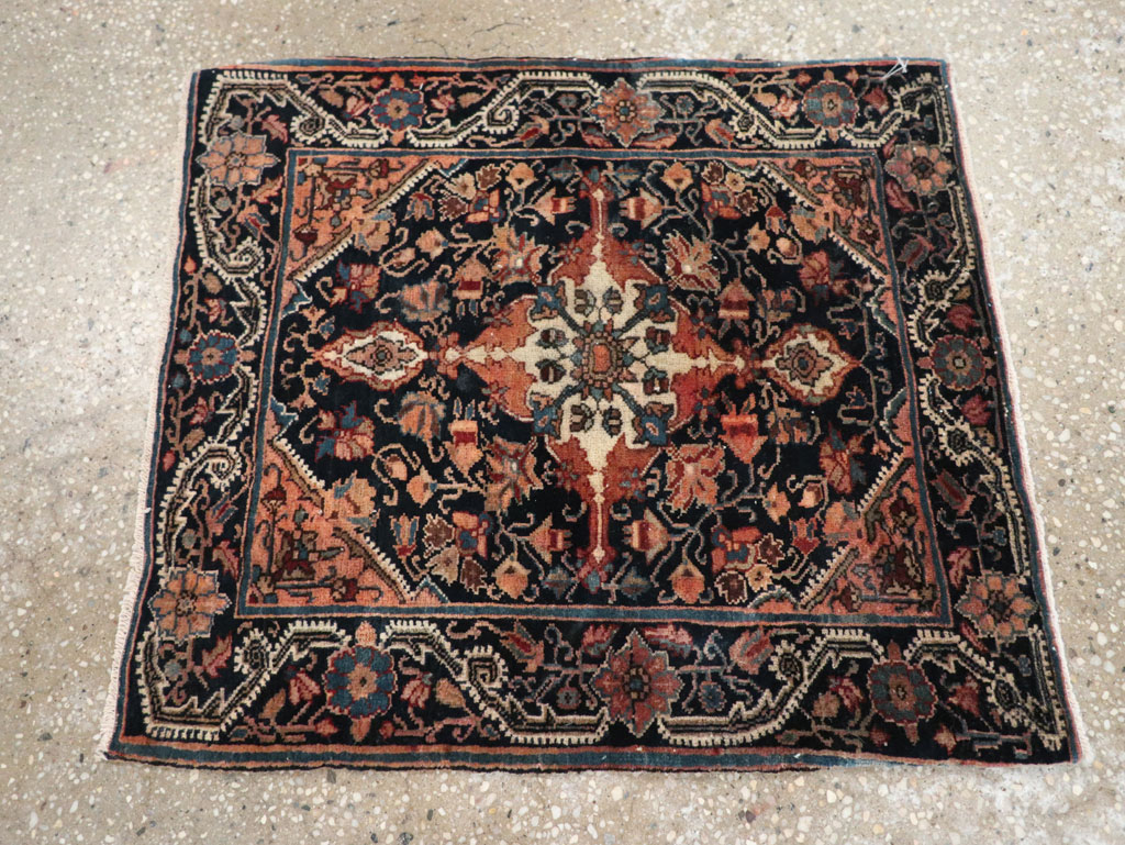 Antique Persian Sarouk Throw Rug, No.32486 - Galerie Shabab