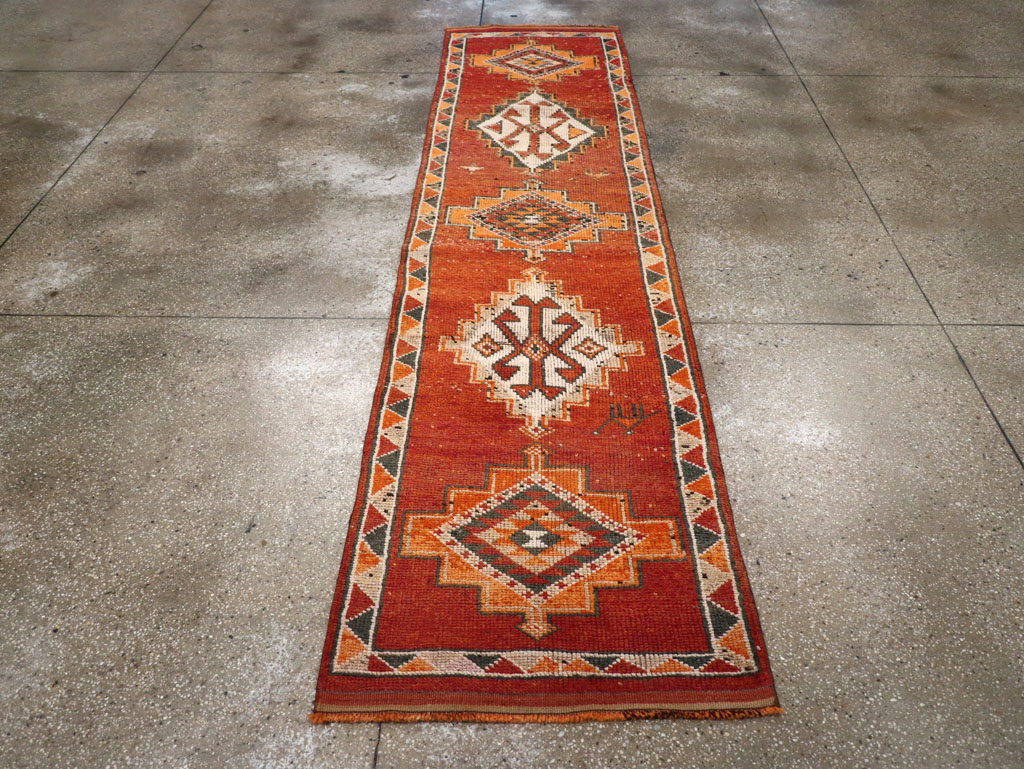 Vintage Turkish Anatolian Tribal Runner, No.32488 - Galerie Shabab