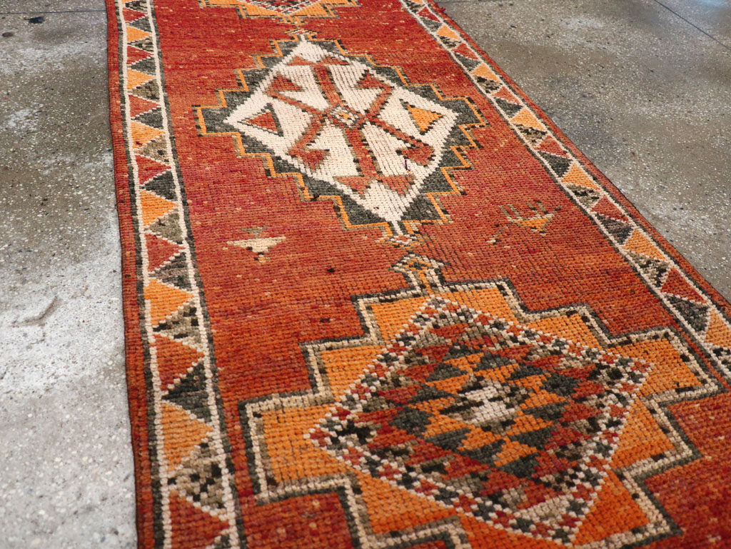 Vintage Turkish Anatolian Tribal Runner, No.32488 - Galerie Shabab