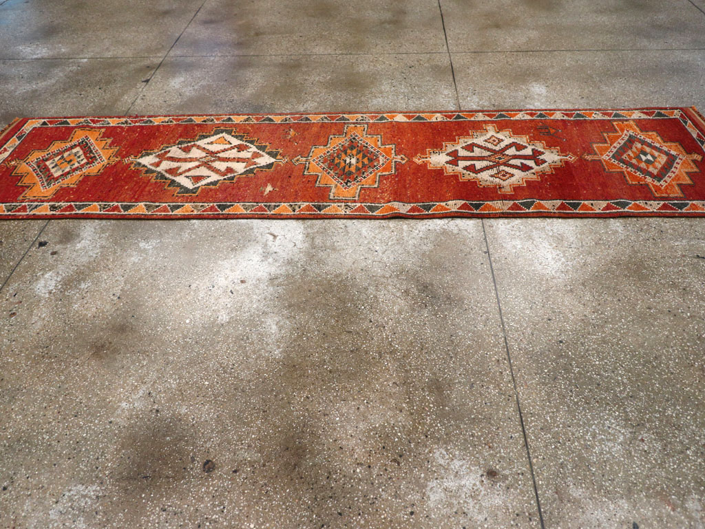 Vintage Turkish Anatolian Tribal Runner, No.32488 - Galerie Shabab