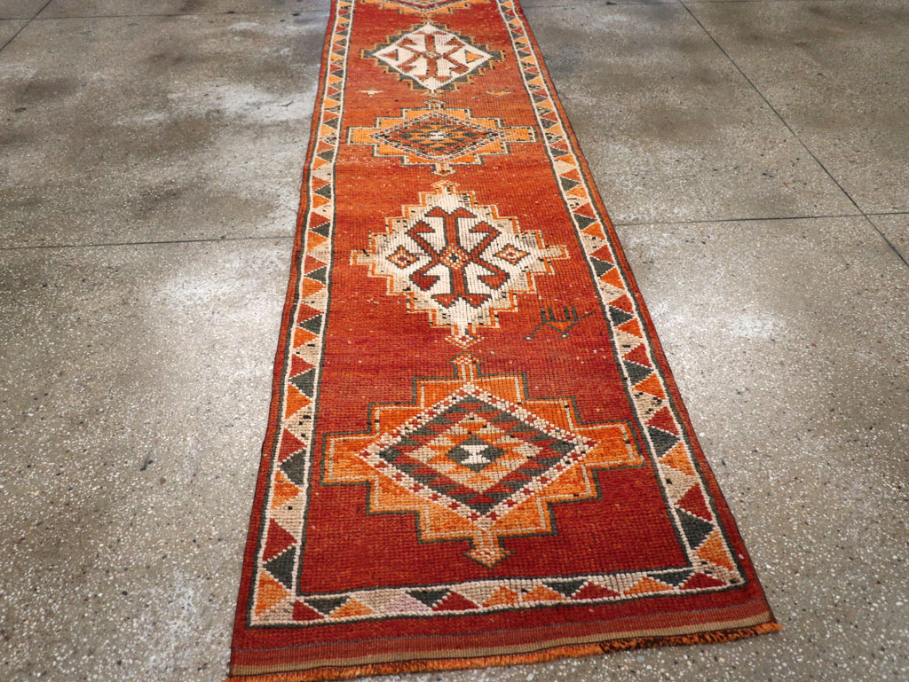 Vintage Turkish Anatolian Tribal Runner, No.32488 - Galerie Shabab