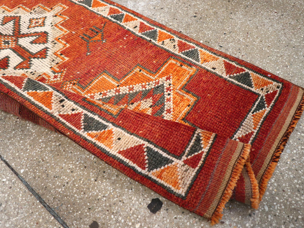 Vintage Turkish Anatolian Tribal Runner, No.32488 - Galerie Shabab
