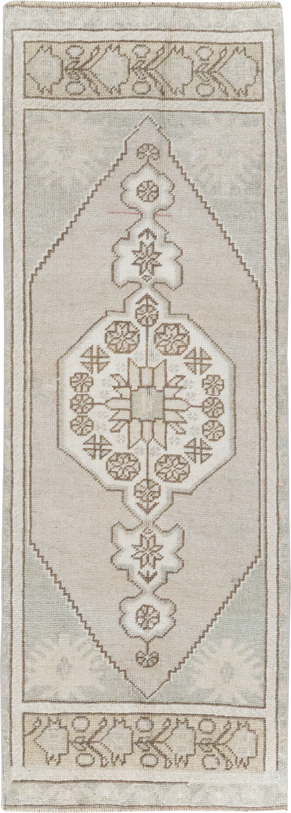 Vintage Turkish Oushak Throw Rug, No.32490 - Galerie Shabab