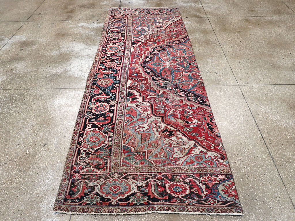 Antique Persian Heriz Rug, No.32492 - Galerie Shabab