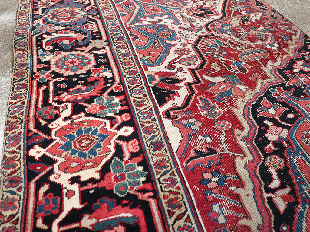 Antique Persian Heriz Rug, No.32492 - Galerie Shabab