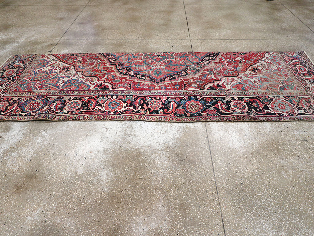 Antique Persian Heriz Rug, No.32492 - Galerie Shabab
