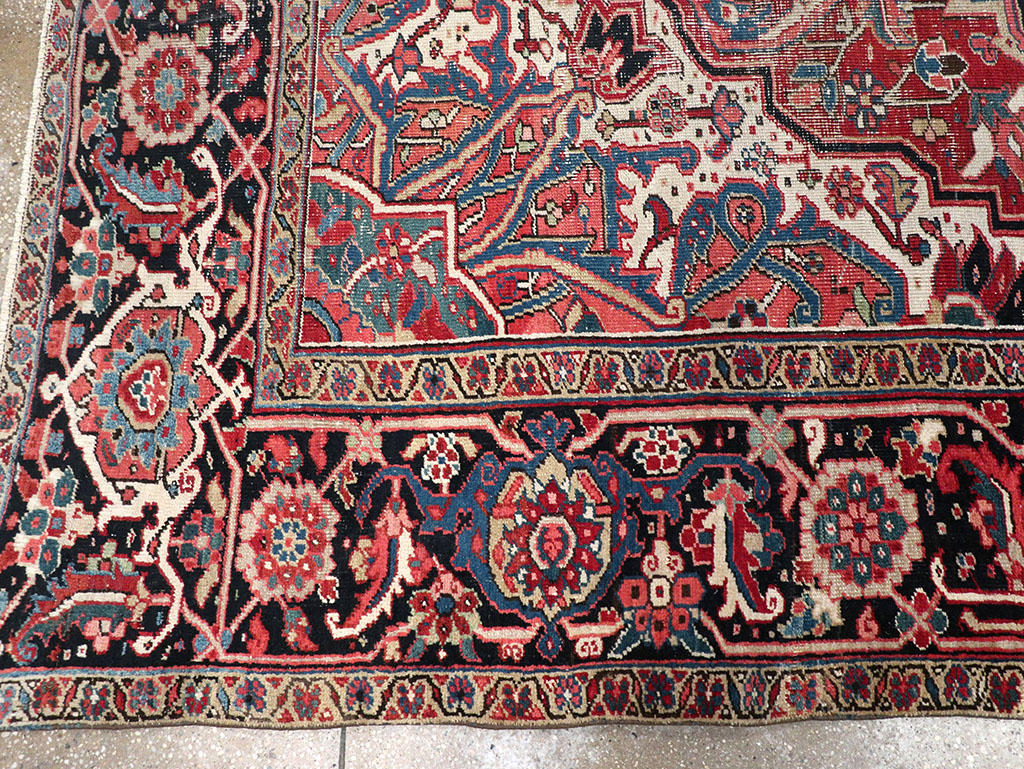 Antique Persian Heriz Rug, No.32492 - Galerie Shabab