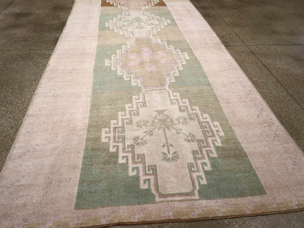 Vintage Turkish Anatolian Wide Gallery Runner, No.32503 - Galerie Shabab