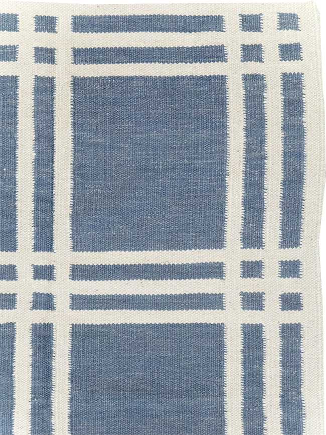 Swedish Inspired Contemporary Turkish Flatweave Accent Rug, No.32505 - Galerie Shabab