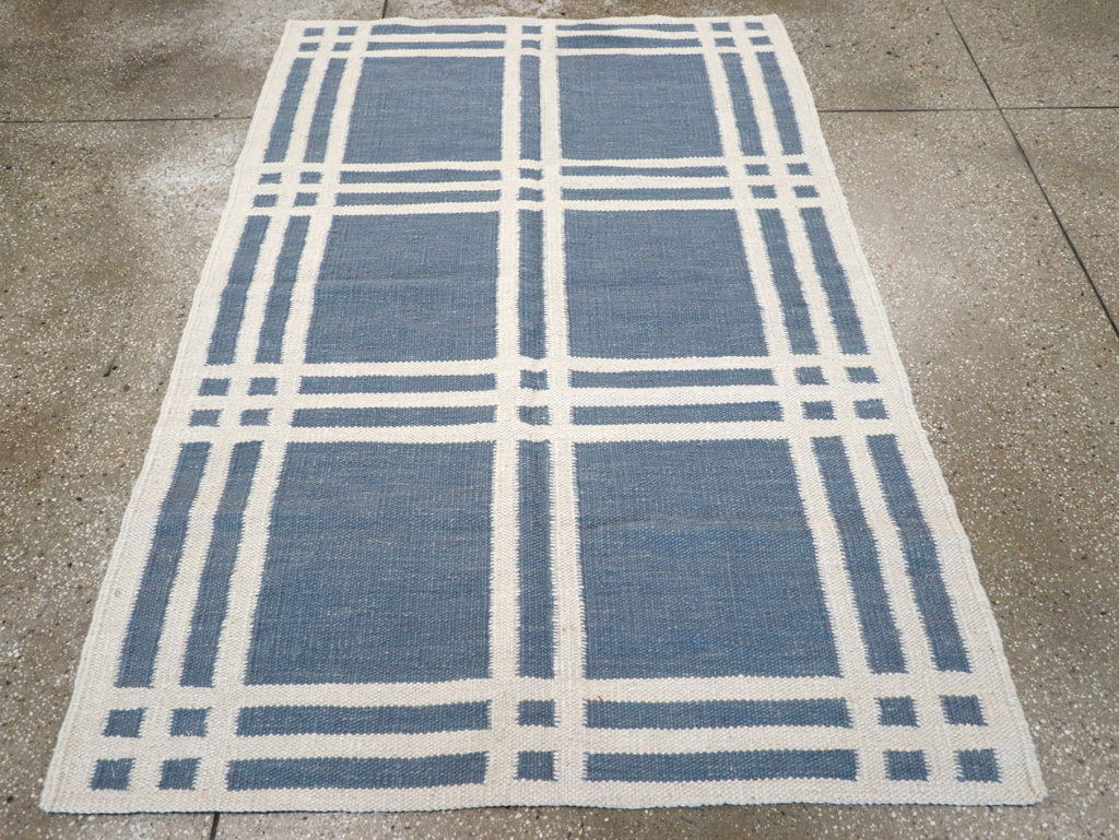 Swedish Inspired Contemporary Turkish Flatweave Accent Rug, No.32505 - Galerie Shabab