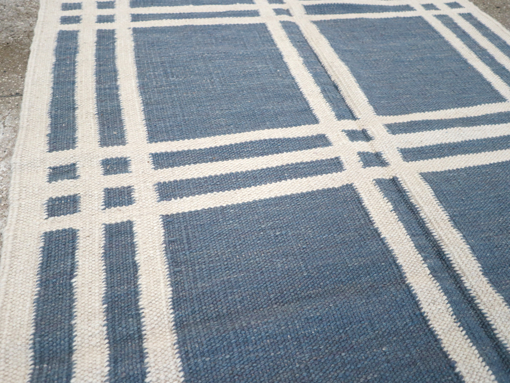 Swedish Inspired Contemporary Turkish Flatweave Accent Rug, No.32505 - Galerie Shabab