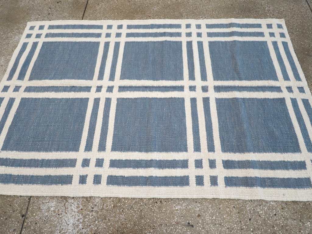 Swedish Inspired Contemporary Turkish Flatweave Accent Rug, No.32505 - Galerie Shabab