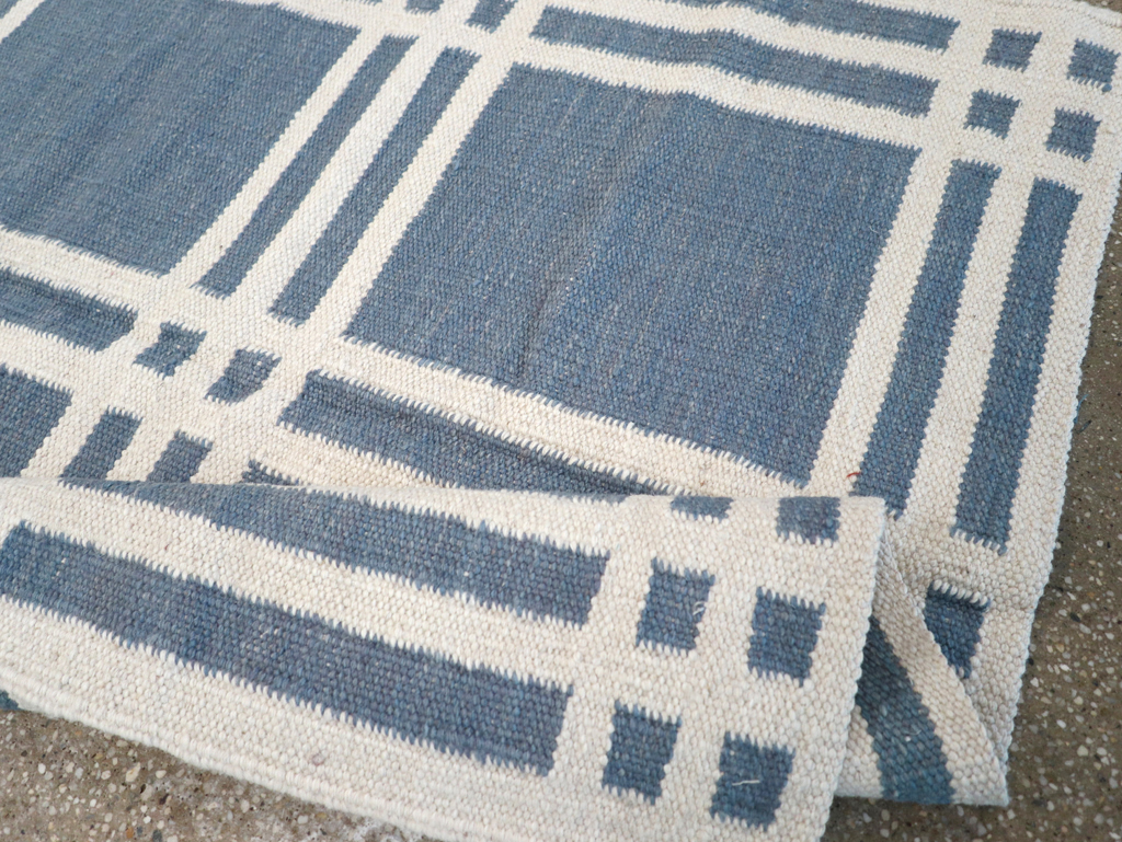 Swedish Inspired Contemporary Turkish Flatweave Accent Rug, No.32505 - Galerie Shabab