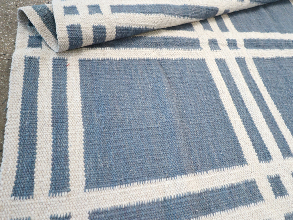 Swedish Inspired Contemporary Turkish Flatweave Accent Rug, No.32505 - Galerie Shabab