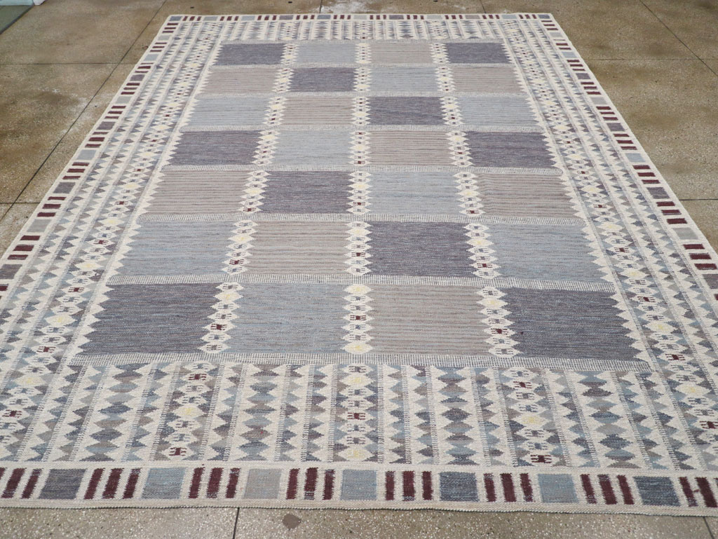 Swedish Inspired Contemporary Turkish Flatweave Room Size Carpet, No.32506 - Galerie Shabab