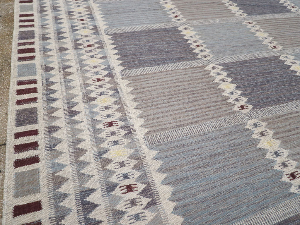 Swedish Inspired Contemporary Turkish Flatweave Room Size Carpet, No.32506 - Galerie Shabab